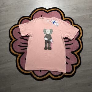 Kaws x Uniqlo Companion Graphic Logo T-shirt Size Medium NWT